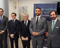 El ministro de Economía, Carlos Cuerpo (3º por la izq.), en la inauguración del torneo.